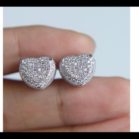 New! Heart Crystal Stud Earrings - Picture 7 of 8